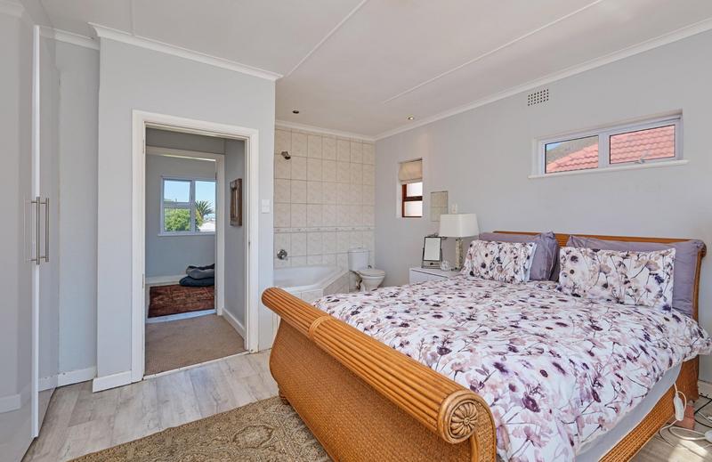 6 Bedroom Property for Sale in Fish Hoek Western Cape